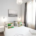 Luxury With Spacious Livingroom At Opera House Apartmán *
