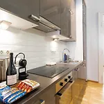 Luxury With Spacious Livingroom At Opera House *