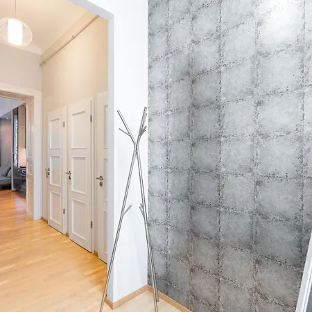 Luxury With Spacious Livingroom At Opera House Budapest