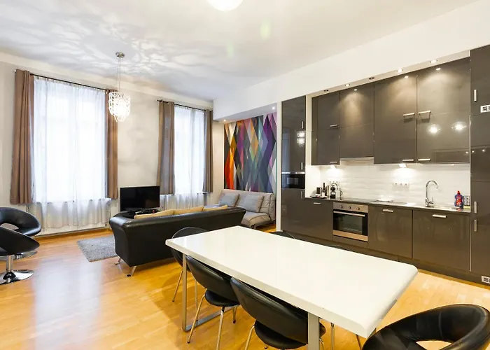 Luxury With Spacious Livingroom At Opera House